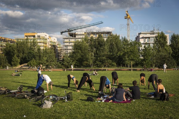 DEU Germany Germany Berlin The new building of the Moeckernkiez construction group on the corner of Yorckstrasse and Möckernstrasse 470 flats adjacent to the Gleisdreickeck park should be ready for occupancy in 2018