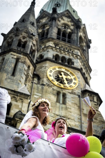 DEU Germany Germany Berlin Christopher Street Day is travelling through the city. Gays, lesbians, transsexuals, intersexuals and straight people celebrate sexual freedom and equality together