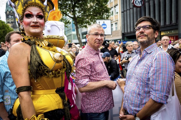 DEU Germany Germany Berlin Christopher Street Day is a colourful day in the city. Gays, lesbians, transsexuals, intersexuals and heterosexuals celebrate sexual freedom and equality together. Volker Beck and Dirk Behrendt at the CSD