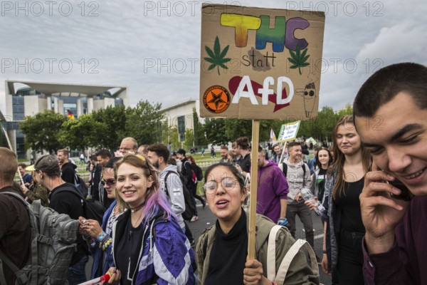 DEU Germany Germany Berlin Scene of the cannabis parade in front of the Chancellery with protest against the AFD