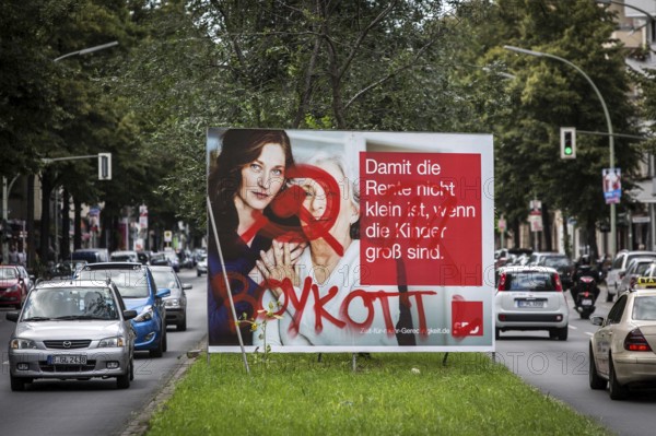 DEU Germany Germany Berlin An SPD election poster on the subject of pensions stands on Sonnenallee in Neukölln. Unknown people have written hammer and sickle and boycott on it