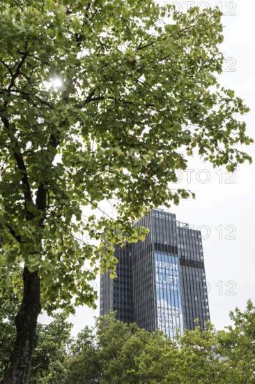 DEU Germany Germany Berlin An installation with the CDU's election advert has been installed on the Steglitz roundabout. Former Senator of Justice Thomas Heilmann is running for a seat in the Bundestag, Angela Merkel for Chancellor
