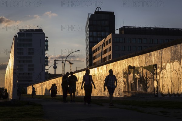 DEU Germany Germany Berlin Sunset at the Eastside Galery