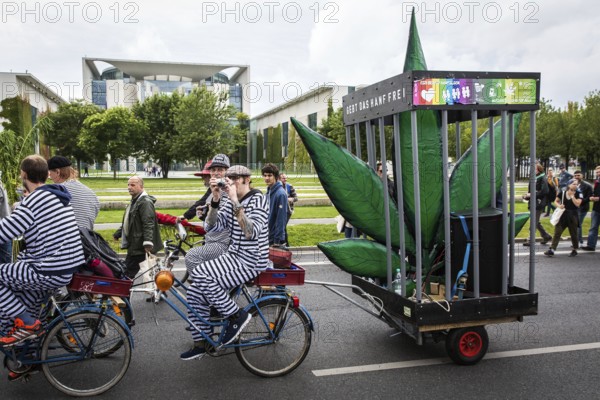 DEU Germany Germany Berlin Scene of the Hemp Parade in front of the Chancellery