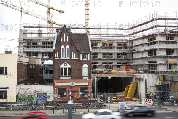DEU Germany Germany Berlin A new building in front of a heritage-protected building on the Yorckbrücken