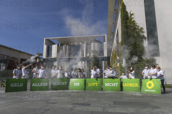 DEU Germany Germany Berlin Green Party protests in front of the Federal Chancellery during the diesel summit