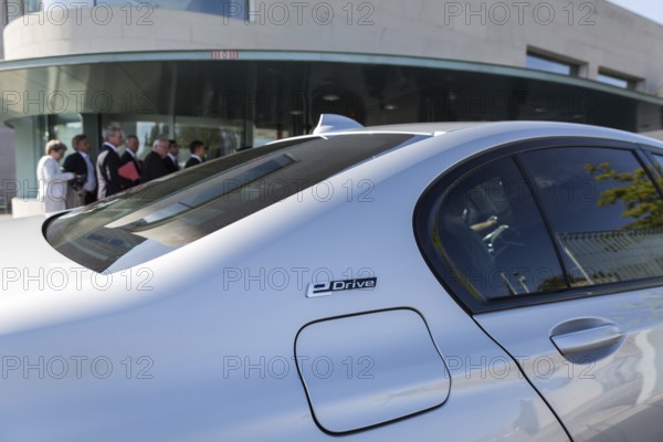 DEU Germany Germany Berlin Employees of the automotive industry on their way to the diesel summit at the Federal Chancellery