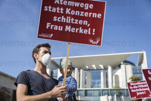DEU Germany Germany Berlin Protests in front of the Federal Chancellery in front of and during the diesel summit