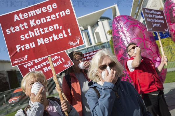 DEU Germany Germany Berlin Protests in front of the Federal Chancellery in front of and during the diesel summit