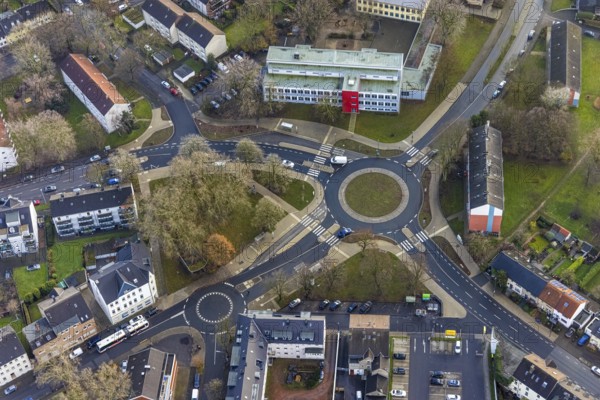 Aerial photo, new roundabout, Bielefelder Straße, Königstraße, Schule an der Dorneburg, Wanne-Süd, Herne, Ruhr area, North Rhine-Westphalia, Germany, education, educational institution, DE, Dorneburger Straße, Europe, Holsterhauser Straße, roundabout, educational institute, aerial photo, aerial photography, aerial photography, Rhine-Ruhr metropolitan region, school, overview, bird's-eye view, bird's-eye view, overview