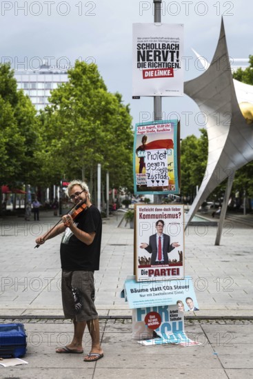 DEU Germany Germany Dresden Impressions of election day in the Saxon state capital.Geiger in the pedestrian zone