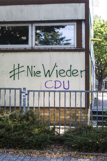 DEU Germany Germany Dresden Impressions of election day in the Saxon state capital Graffiti in front of school against the CDU