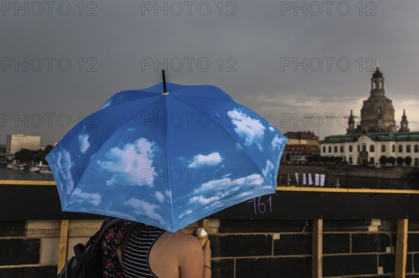 DEU Germany Germany Dresden Impressions of election day in the Saxon state capital: people with umbrellas pass a bridge in front of the Church of Our Lady