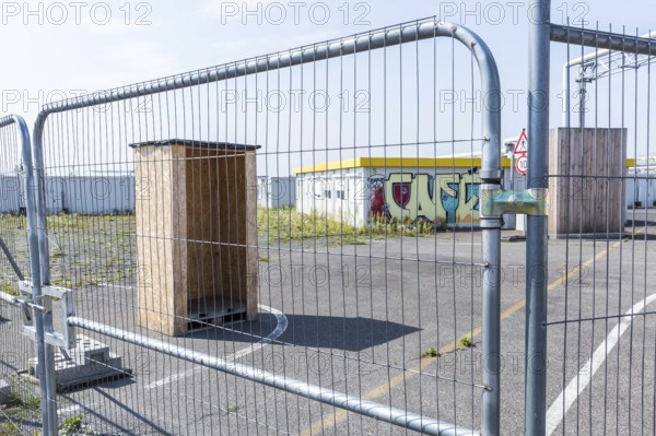 DEU Germany Germany Berlin The abandoned site of the Tempohome, a temporary container settlement, on Tempelhofer Feld