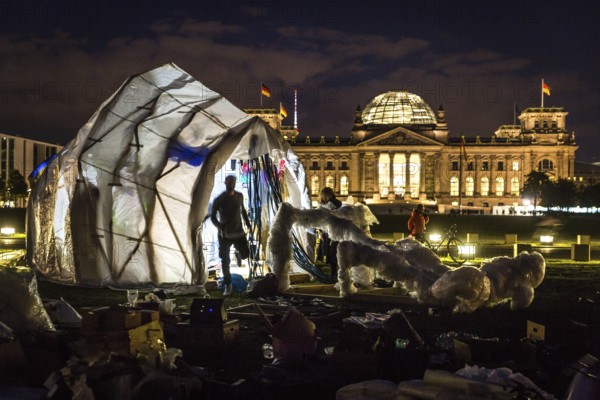 DEU Germany Germany Berlin Protests for climate protection.setting up for the demonstration the next day in front of the Reichstag