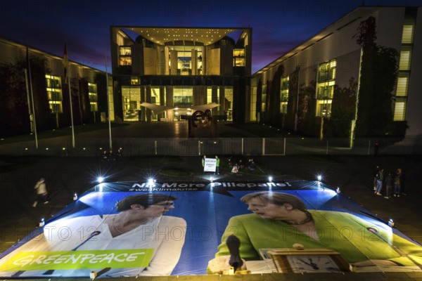 DEU Germany Germany Berlin Protests for climate protection. Greenpeace action in front of the Federal Chancellery
