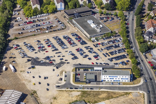 Aerial view, police station Hattingen, commercial area Nierenhofer Straße, Hattingen, Ruhr area, North Rhine-Westphalia, Germany, eye of the law, DE, Ennepe-Ruhr-Kreis, Europe, commercial enterprises, commercial area, commercial park, commercial location, commercial use, industrial area, industrial location, aerial photograph, aerial photography, aerial photography, law enforcement officer, car park, police, police station, police station, state authority, state power, overview, bird's eye view, birds-eyes view, overview
