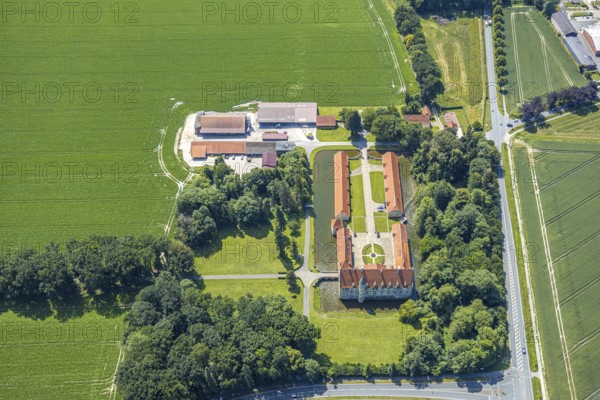 Aerial view, Havixbeck Castle, moated castle, Havixbeck, Münsterland, North Rhine-Westphalia, Germany, castle, castle complex, DE, monument protection, Europe, moat, Havixbeck House, manor house, manor building, courtyard complex, aerial photograph, aerial photography, aerial photography, museum, castle, castle garden, overview, defence system, bird's eye view, moated castle, moat, birds-eyes view, overview