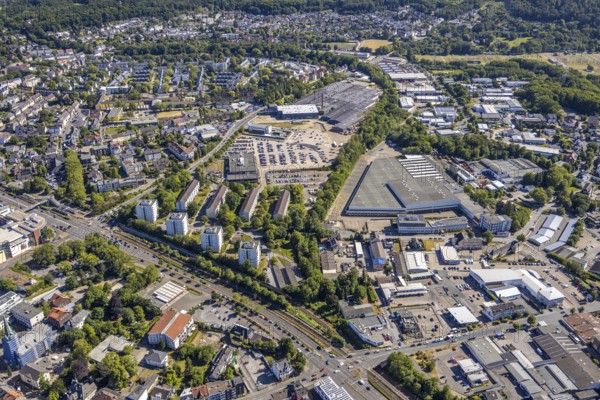 Aerial view, Hattingen police station, Nierenhofer Straße industrial estate, new car park, Hattingen, Ruhr area, North Rhine-Westphalia, Germany, eye of the law, DE, Ennepe-Ruhr district, Europe, commercial enterprises, commercial area, industrial estate, commercial park, commercial location, commercial use, industrial area, industrial site, aerial view, aerial photography, aerial photography, law enforcement officer, car park, police, police station, police station, state authority, state power, overview, bird's eye view, birds-eyes view, overview