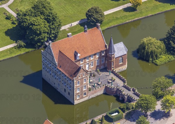 Aerial view, Burg Hülshoff, Museum in honour of the poet Annette von Droste-Hülshoff, Havixbeck, Münsterland, North Rhine-Westphalia, Germany, Annette von Droste-Hülshoff, bridge, castle, castle complex, DE, parental home, Europe, birthplace, moat, manor house, manor building, courtyard complex, aerial view, aerial photography, aerial photography, Renaissance complex, castle, castle garden, overview, defence system, bird's eye view, moated castle, moated castle, moated castle, bird's eye view, overview