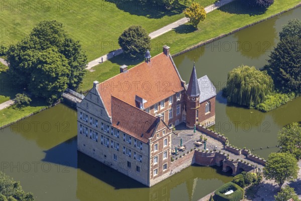 Aerial view, Burg Hülshoff, Museum in honour of the poet Annette von Droste-Hülshoff, Havixbeck, Münsterland, North Rhine-Westphalia, Germany, Annette von Droste-Hülshoff, bridge, castle, castle complex, DE, parental home, Europe, birthplace, moat, manor house, manor building, courtyard complex, aerial view, aerial photography, aerial photography, Renaissance complex, castle, castle garden, overview, defence system, bird's eye view, moated castle, moated castle, moated castle, bird's eye view, overview