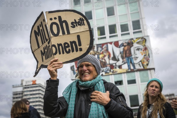 DEU Germany Germany Berlin Demonstration against rent increases and gentrification