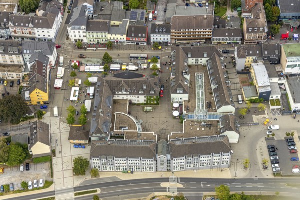 Aerial view, town hall Heiligenhaus, Heiligenhaus, Ruhr area, North Rhine-Westphalia, Germany, authority, citizens' office, DE, shopping square, Europe, main street, aerial view, aerial photography, aerial photography, market place, market stalls, local supply centre, town hall, city administration, overview, administrative area, bird's eye view, birds-eyes view, overview