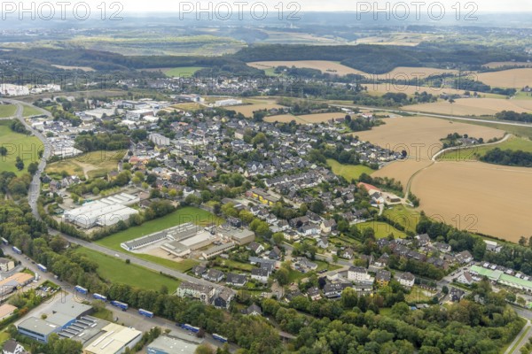 Aerial view, commercial area, Schwepper Beschlag GmbH, residential area local view Hetterscheidt, Heiligenhaus, Ruhr area, North Rhine-Westphalia, Germany, DE, Europe, commercial enterprises, commercial area, commercial location, commercial use, property tax, real estate, industrial area, industrial location, aerial photograph, aerial photography, aerial photography, Pinner Straße, overview, bird's eye view, residential area, living and living, residential area, residential buildings, residential quality, residential neighbourhood, housing estate, birds-eyes view, overview