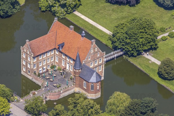 Aerial view, Burg Hülshoff, Museum in honour of the poet Annette von Droste-Hülshoff, Havixbeck, Münsterland, North Rhine-Westphalia, Germany, Annette von Droste-Hülshoff, bridge, castle, castle complex, DE, parental home, Europe, birthplace, moat, manor house, manor building, courtyard complex, aerial view, aerial photography, aerial photography, Renaissance complex, castle, castle garden, overview, defence system, bird's eye view, moated castle, moated castle, moated castle, bird's eye view, overview