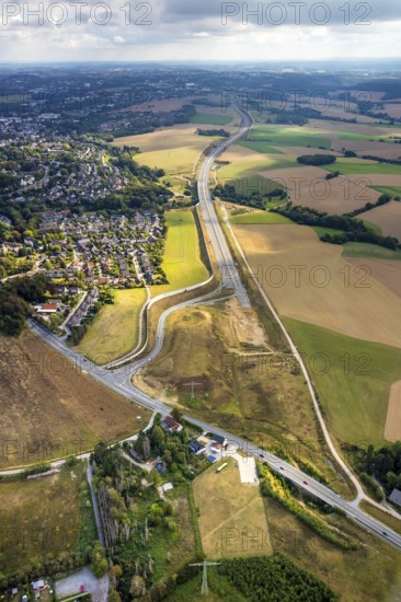 Aerial view, construction site new motorway A44, Ratinger Straße, Heiligenhaus, Ruhr area, North Rhine-Westphalia, Germany, extension, motorway A44, construction work, construction, construction area, building site, building plots, construction measure, construction project, construction site, DE, Europe, aerial view, aerial photography, aerial photography, gap closure of the A44, new construction, road construction, overview, bird's eye view, meadows and fields, birds-eyes view, overview