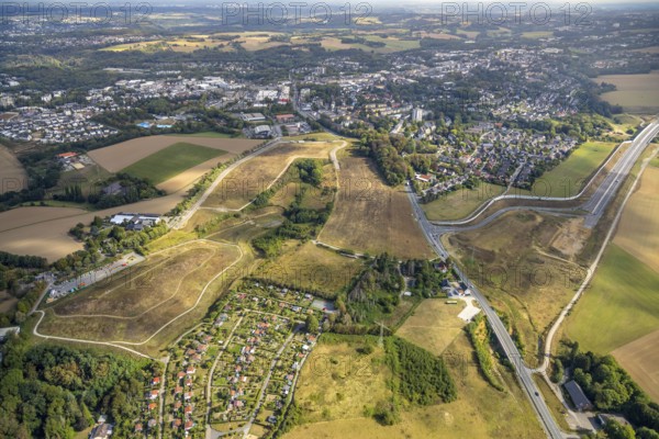 Aerial view, green area at Friedhofsallee, construction site new motorway A44, Ratinger Straße, Heiligenhaus, Ruhr area, North Rhine-Westphalia, Germany, motorway A44, construction work, construction, construction area, building site, building plots, construction project, construction site, DE, Europe, aerial view, aerial photography, aerial photography, gap closure of the A44, new construction, road construction, overview, bird's eye view, meadows and fields, birds-eyes view, overview