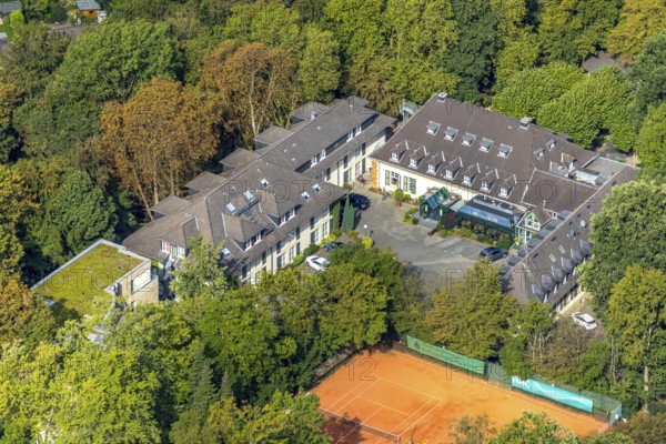 Aerial view, Waldhotel Heiligenhaus, Tennisvereinigung Grün-Weiß, Heiligenhaus, Ruhr area, North Rhine-Westphalia, Germany, 4-star hotel, DE, Europe, gastronomy, hotel, hotel facilities, hotel business, aerial view, aerial photography, aerial photography, Parkstraße, sports, tennis, tennis facility, tennis courts, tennis club, overview, bird's-eye view, forest area, birds-eyes view, overview