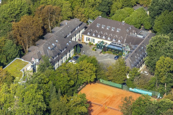 Aerial view, Waldhotel Heiligenhaus, Tennisvereinigung Grün-Weiß, Heiligenhaus, Ruhr area, North Rhine-Westphalia, Germany, 4-star hotel, DE, Europe, gastronomy, hotel, hotel facilities, hotel business, aerial view, aerial photography, aerial photography, Parkstraße, sports, tennis, tennis facility, tennis courts, tennis club, overview, bird's-eye view, forest area, birds-eyes view, overview