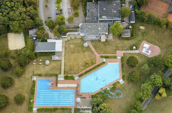 Aerial view, HeljensBad, Heiligenhaus, Ruhr area, North Rhine-Westphalia, Germany, bathing establishment, bathing resort, DE, Europe, outdoor pool, leisure, indoor pool, aerial photography, aerial photography, pool, swimming pool, swimming pool, overview, bird's-eye view, overview