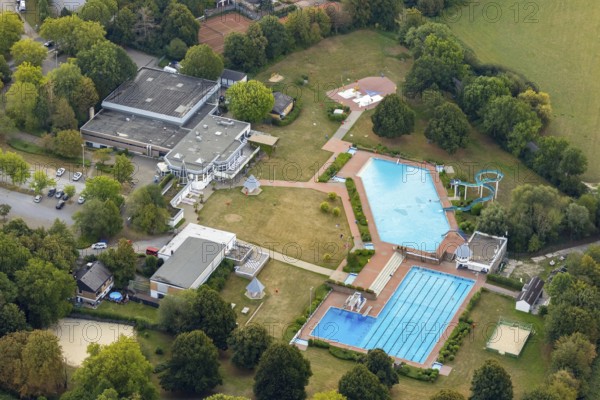 Aerial view, HeljensBad, Heiligenhaus, Ruhr area, North Rhine-Westphalia, Germany, bathing establishment, bathing resort, DE, Europe, outdoor pool, leisure, indoor pool, aerial photography, aerial photography, pool, swimming pool, swimming pool, overview, bird's-eye view, overview