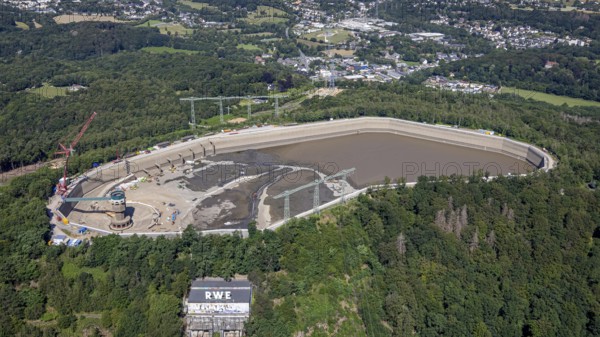 Aerial photo, RWE has completely emptied the large upper reservoir for the main inspection at the Herdecke pumped storage power plant. The plant will be off the grid for a few weeks, storage reservoir, RWE pumped storage power plant, Köpchenwerk, Herdecke, Ruhr area, North Rhine-Westphalia, Germany<, construction work, construction area, construction measure, construction project, construction site, DE, Germany, Europe, Ruhr river, Hengsteysee, aerial photograph, aerial photography, aerial photography, pumped storage power plant Köpchenwerk, RWE, lake, overview, bird's-eye view, forest area, birds-eyes view, overview