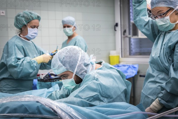 DEU Germany Germany Wittenberg Everyday life at the Paul Gerhardt Stift Protestant Hospital in Luther city Wittenberg, operating theatre with doctors and assistants