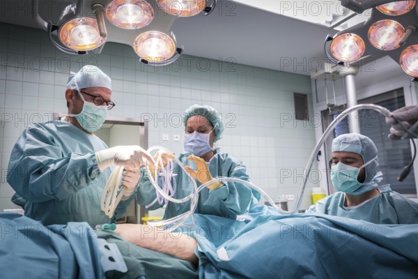 DEU Germany Germany Wittenberg Everyday life at the Paul Gerhardt Stift Protestant Hospital in Luther city Wittenberg, operating theatre with doctors and assistants