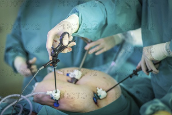 DEU Germany Germany Wittenberg Everyday life at the Paul Gerhardt Stift Protestant Hospital in Luther city Wittenberg, operating theatre with doctors and assistants