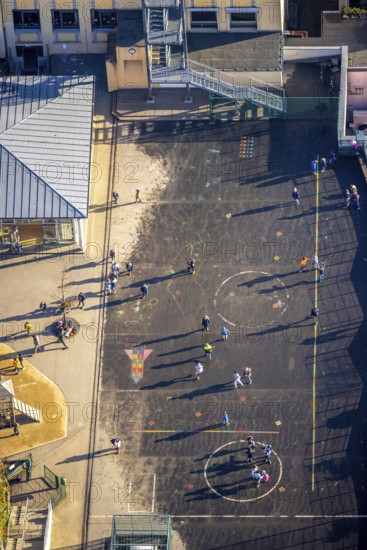 Aerial photo, primary school, Robert-Bonnermann-Schule, schoolyard with playing children, Herdecke, Ruhr area, North Rhine-Westphalia, Germany, DE, Europe, birds-eyes, view, aerial photo, aerial photography, aerial photography, overview, overview, bird's eye view, education, pupils, staff, training, school year, homework, class, year group, education, pedagogy