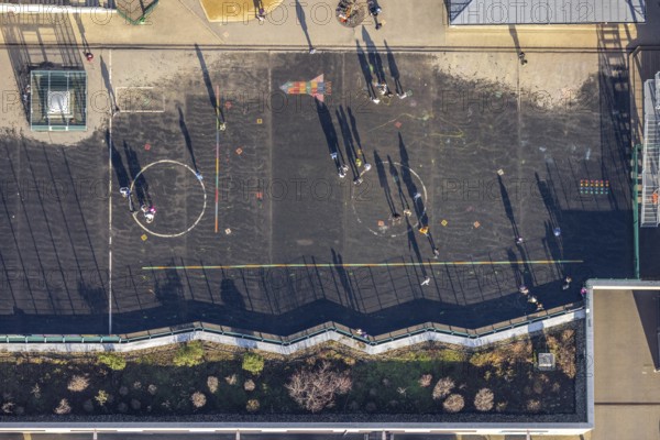 Aerial photo, primary school, Robert-Bonnermann-Schule, schoolyard with playing children, Herdecke, Ruhr area, North Rhine-Westphalia, Germany, DE, Europe, birds-eyes, view, aerial photo, aerial photography, aerial photography, overview, overview, bird's eye view, education, pupils, staff, training, school year, homework, class, year group, education, pedagogy