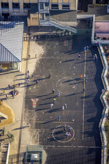 Aerial photo, primary school, Robert-Bonnermann-Schule, schoolyard with playing children, Herdecke, Ruhr area, North Rhine-Westphalia, Germany, DE, Europe, birds-eyes, view, aerial photo, aerial photography, aerial photography, overview, overview, bird's eye view, education, pupils, staff, training, school year, homework, class, year group, education, pedagogy
