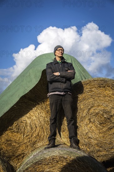 DEU Germany Germany Vetschau The farmer Heiner Lütke Schwienhorst on his farm in Ogrosen