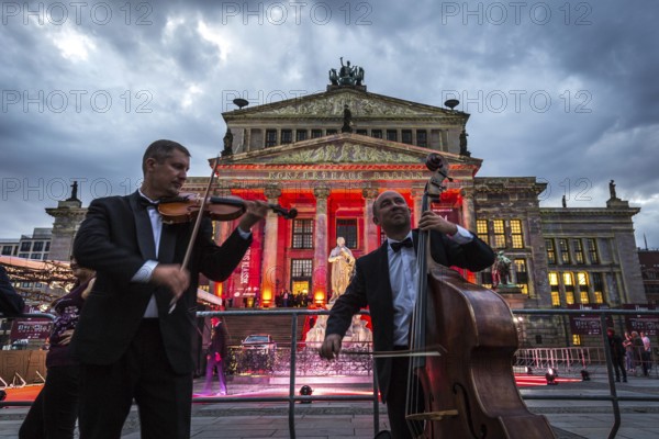 DEU Germany Germany Berlin The presentation of the Opus Klassik awards at the Berlin concert hall, with street musicians playing against the backdrop of the Gendarmenmarkt