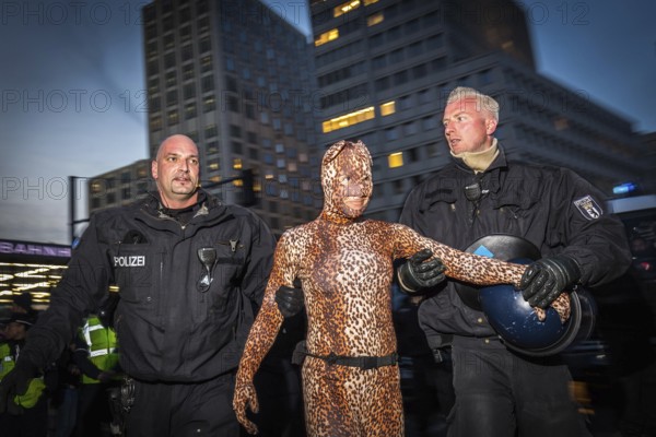 DEU Germany Germany Berlin Demonstrators of the Extinction Rebellion movement during the occupation of Potsdamer Platz.police officers clear activists of a sit-in blockade on Potsdamer Platz
