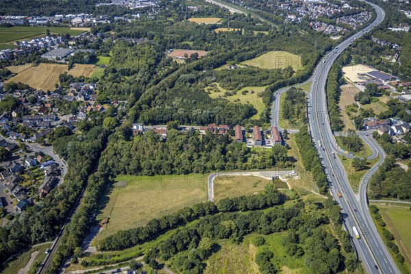 Aerial view, motorway A42, motorway junction Herne Börnig, residential area Sodinger Straße, Börniger Bach, Herne, Ruhr area, North Rhine-Westphalia, Germany, motorway junction, DE, Europe, property tax, real estate, aerial photograph, aerial photography, aerial photography, Rhine-Ruhr metropolitan region, overview, bird's-eye view, wooded area, residential area, housing and living, residential area, residential buildings, residential quality, residential quarter, housing estate, bird's-eye view, overview