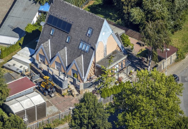 Aerial view, residential buildings Gneisenaustraße, renovation of a gabled house, Herne, Ruhr area, North Rhine-Westphalia, Germany, DE, single-family houses, Europe, property tax, real estate, aerial view, aerial photography, aerial photography, Rhine-Ruhr metropolitan region, pointed roof, overview, bird's-eye view, living and life, residential buildings, quality of living, birds-eyes view, overview