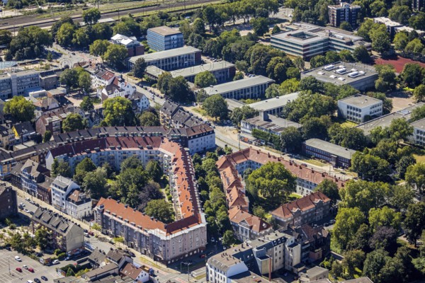 Aerial view, housing estate Goebenstraße, Realschule Strünkede, Emschertal Berufskolleg der Stadt Herne Nebenstelle Westring, Mulvany Berufskolleg Herne, Pestalozzi-Gymnasium Herne, Herne, Ruhr area, North Rhine-Westphalia, Germany, education, educational institution, DE, Europe, shapes and colours, property tax, green areas, grammar school, real estate, college school, teaching institute, aerial view, aerial photography, aerial photography, Rhine-Ruhr metropolitan region, secondary school, school, overview, bird's-eye view, housing estate, housing and living, residential area, residential buildings, housing quality, residential neighbourhood, housing estate, birds-eyes view, overview