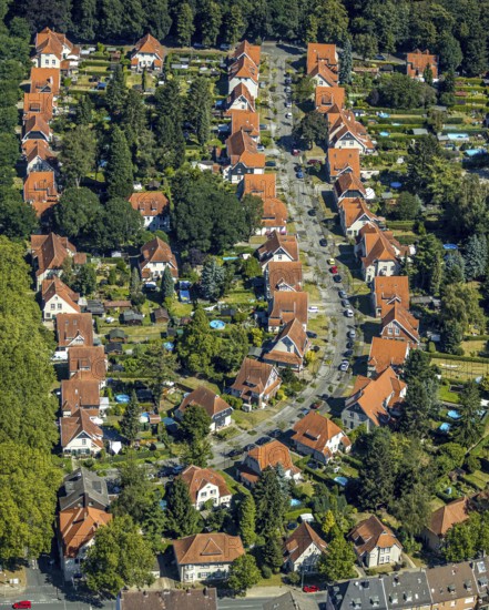 Aerial photograph, Teutoburgia housing estate, garden city, colliery housing estate, Herne, Ruhr area, North Rhine-Westphalia, Germany, workers' housing estate, Baarestraße, DE, monument protection, Europe, property tax, green areas, green trees, gardens, real estate, aerial photograph, aerial photography, aerial photography, apartment buildings, Rhine-Ruhr metropolitan region, sight, overview, bird's-eye view, housing estate, housing and living, residential area, residential buildings, residential quality, residential neighbourhood, housing estate, birds-eyes view, overview, red roofs