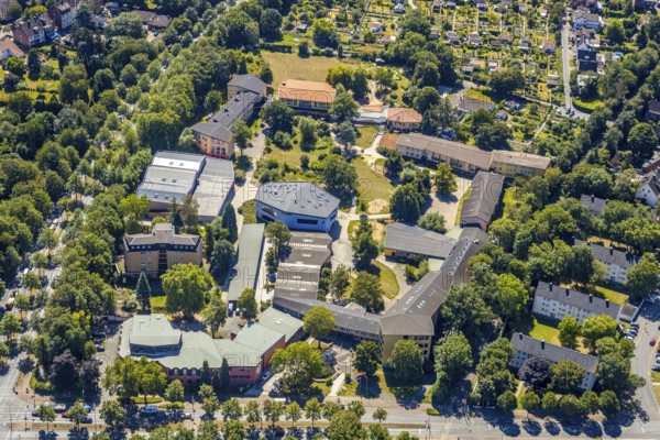 Aerial view, Hiberniaschule Herne, Hibernia Kindergarten, Holsterhauser Straße, allotment garden site Am Grünen Ring, allotment garden site Aschebruch, Herne, Ruhr area, North Rhine-Westphalia, Germany, education, educational institution, DE, Europe, community garden, Grüngürtel, KGV, allotment garden, allotment garden site, allotment garden association, allotment garden association, educational institute, aerial view, aerial photography, aerial photography, metropolitan region Rhine-Ruhr, allotment garden, school, overview, bird's eye view, overview